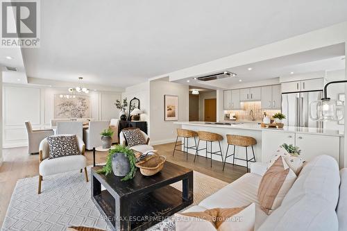 202 - 2210 Lakeshore Road, Burlington, ON - Indoor Photo Showing Living Room