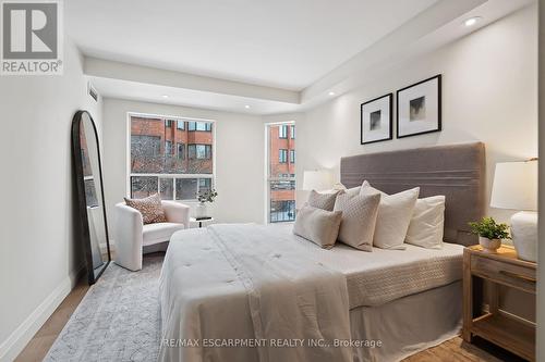 202 - 2210 Lakeshore Road, Burlington, ON - Indoor Photo Showing Bedroom