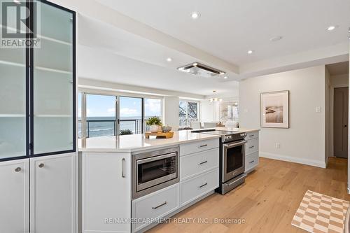 202 - 2210 Lakeshore Road, Burlington, ON - Indoor Photo Showing Kitchen