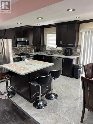 10 Eastview Gate, Brampton, ON - Indoor Photo Showing Kitchen With Upgraded Kitchen