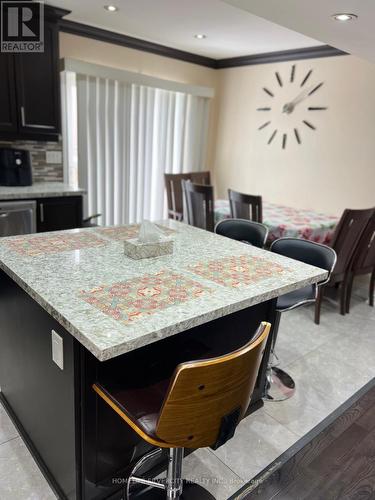 10 Eastview Gate, Brampton, ON - Indoor Photo Showing Kitchen With Upgraded Kitchen