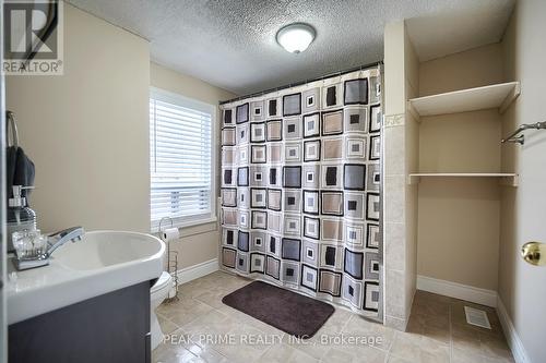 11 Bloem Avenue, Toronto, ON - Indoor Photo Showing Bathroom