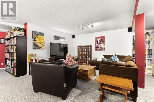 5508 Chester Place, Regina, SK - Indoor Photo Showing Living Room