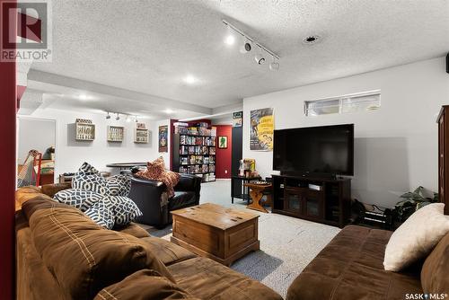 5508 Chester Place, Regina, SK - Indoor Photo Showing Living Room