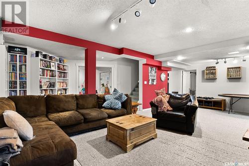 5508 Chester Place, Regina, SK - Indoor Photo Showing Living Room