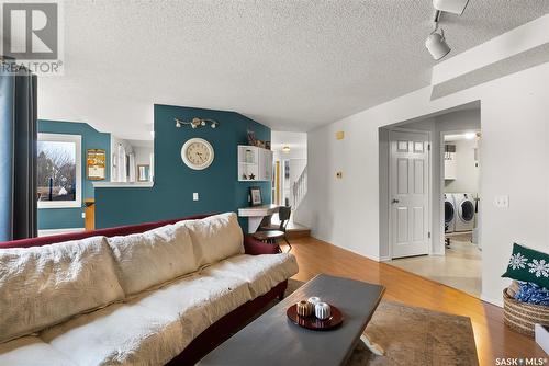 5508 Chester Place, Regina, SK - Indoor Photo Showing Living Room