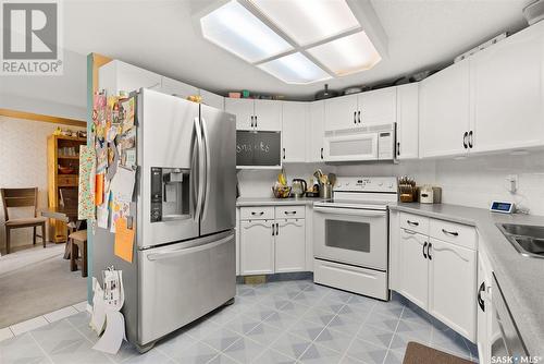 5508 Chester Place, Regina, SK - Indoor Photo Showing Kitchen With Double Sink