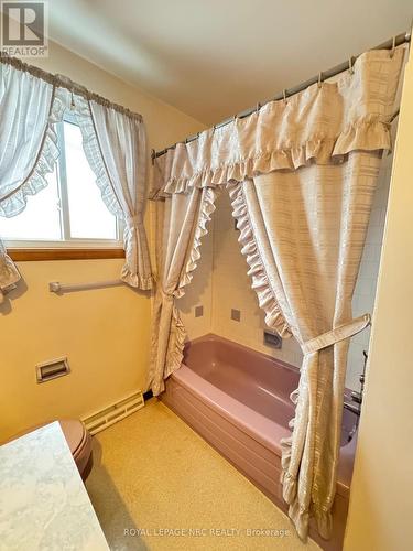 94 Pinehurst Drive, Welland (767 - N. Welland), ON - Indoor Photo Showing Bathroom