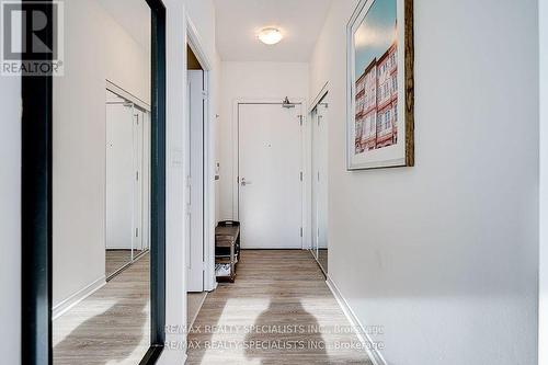 2305 - 352 Front Street, Toronto, ON - Indoor Photo Showing Laundry Room