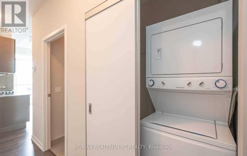 1907 - 89 Dunfield Avenue, Toronto, ON - Indoor Photo Showing Laundry Room