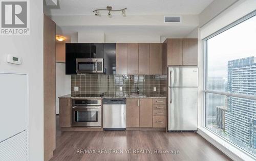 1907 - 89 Dunfield Avenue, Toronto, ON - Indoor Photo Showing Kitchen With Upgraded Kitchen