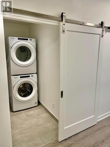 1102 - 2215 Sheridan Park Drive, Mississauga, ON - Indoor Photo Showing Laundry Room