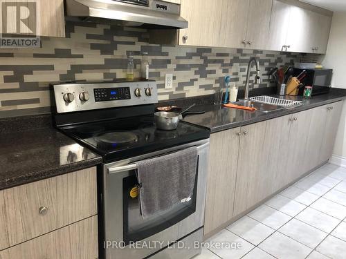 6336 Western Skies Way N, Mississauga, ON - Indoor Photo Showing Kitchen With Double Sink With Upgraded Kitchen