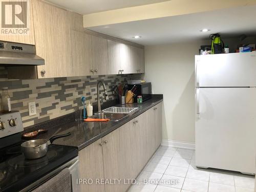 6336 Western Skies Way N, Mississauga, ON - Indoor Photo Showing Kitchen With Double Sink