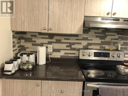 6336 Western Skies Way N, Mississauga, ON - Indoor Photo Showing Kitchen