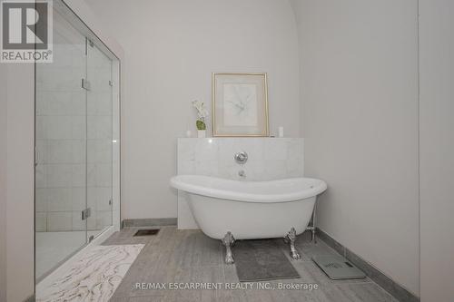 3318 Dundas Street, Burlington, ON - Indoor Photo Showing Bathroom