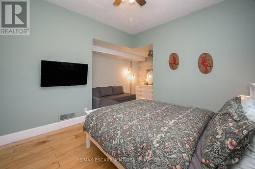 3318 Dundas Street, Burlington, ON - Indoor Photo Showing Bedroom