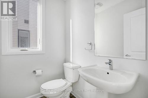 393 Establish Avenue, Ottawa, ON - Indoor Photo Showing Bathroom