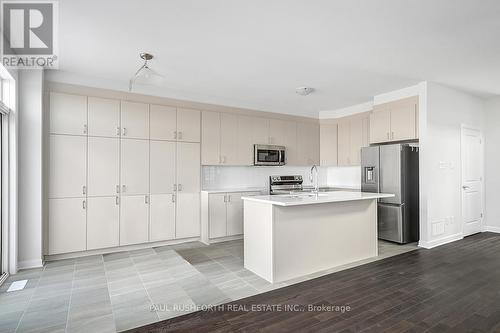 393 Establish Avenue, Ottawa, ON - Indoor Photo Showing Kitchen