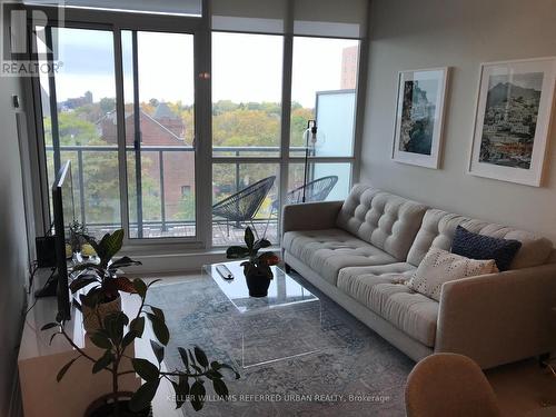 501 - 530 St Clair Avenue W, Toronto, ON - Indoor Photo Showing Living Room