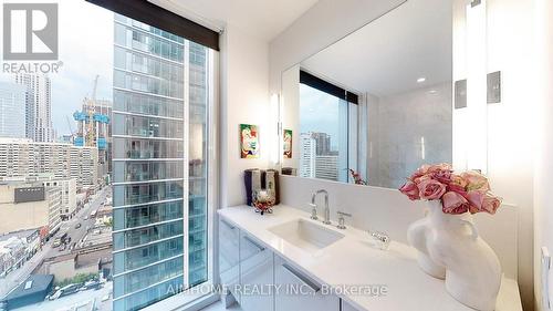 1816 - 1 Gloucester Street, Toronto, ON - Indoor Photo Showing Bathroom