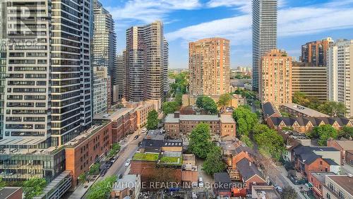 1816 - 1 Gloucester Street, Toronto, ON - Outdoor With Facade