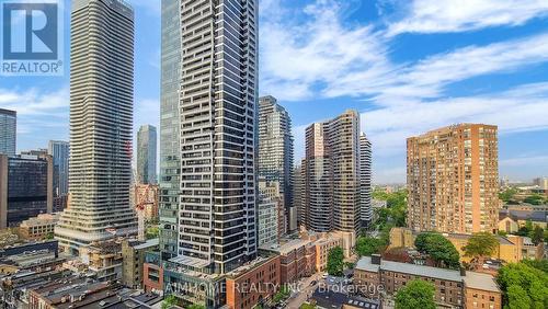 1816 - 1 Gloucester Street, Toronto, ON - Outdoor With Facade