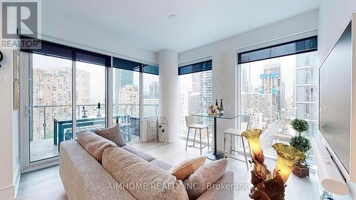 1816 - 1 Gloucester Street, Toronto, ON - Indoor Photo Showing Living Room