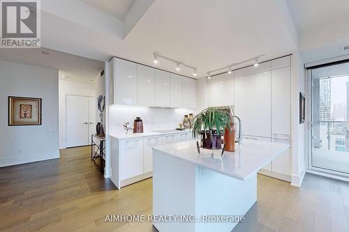 1815 - 1 Gloucester Street, Toronto, ON - Indoor Photo Showing Kitchen