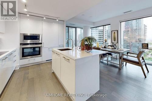 1815 - 1 Gloucester Street, Toronto, ON - Indoor Photo Showing Kitchen With Upgraded Kitchen