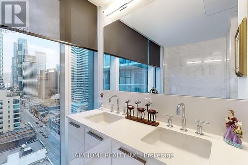 1815 - 1 Gloucester Street, Toronto, ON - Indoor Photo Showing Bathroom