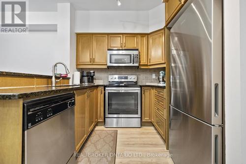 515 - 9225 Jane Street, Vaughan, ON - Indoor Photo Showing Kitchen