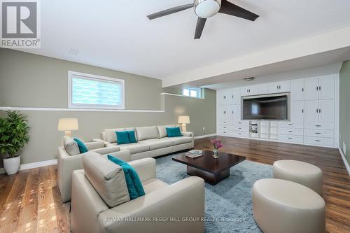 29 Melville Court, Oro-Medonte, ON - Indoor Photo Showing Living Room