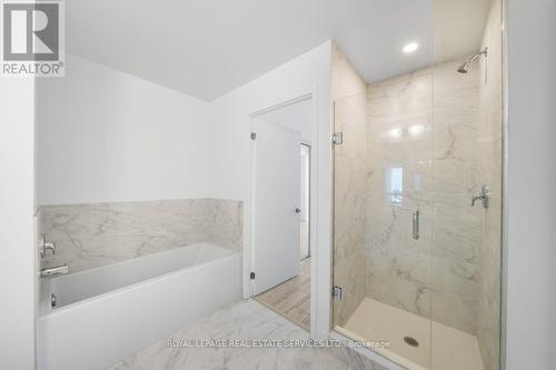 705 - 1035 Southdown Road, Mississauga, ON - Indoor Photo Showing Bathroom