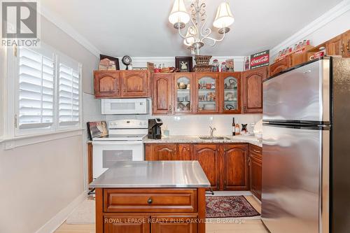 1059 Westmount Avenue, Mississauga, ON - Indoor Photo Showing Kitchen