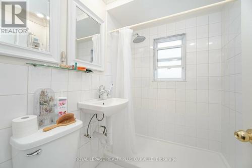 1059 Westmount Avenue, Mississauga, ON - Indoor Photo Showing Bathroom