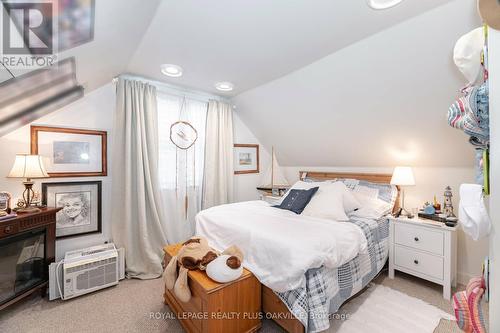 1059 Westmount Avenue, Mississauga, ON - Indoor Photo Showing Bedroom