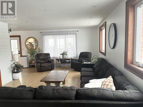 879 Carpin Beach Rd, Sault Ste. Marie, ON - Indoor Photo Showing Living Room