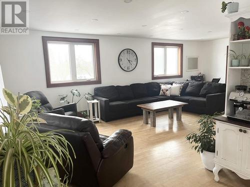 879 Carpin Beach Rd, Sault Ste. Marie, ON - Indoor Photo Showing Living Room