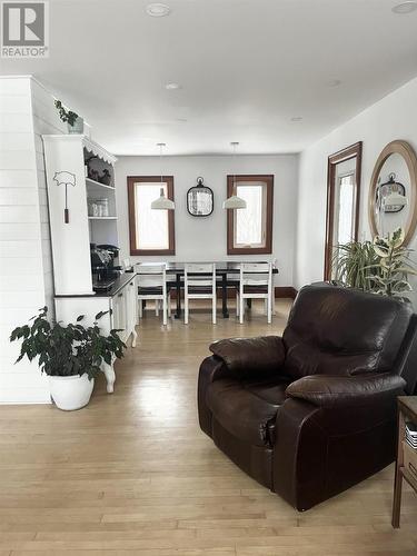 879 Carpin Beach Rd, Sault Ste. Marie, ON - Indoor Photo Showing Living Room