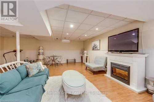 1436 Gulledge Trail, Oakville (1022 - Wt West Oak Trails), ON - Indoor Photo Showing Living Room With Fireplace