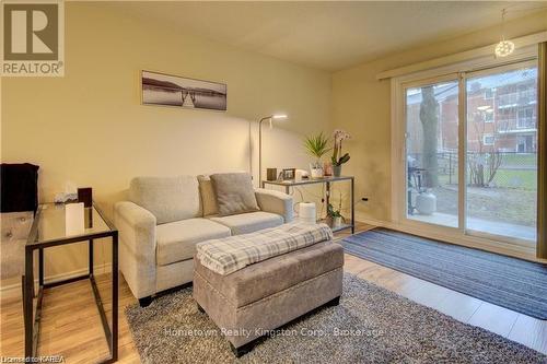 107 - 573 Armstrong Road, Kingston (East Gardiners Rd), ON - Indoor Photo Showing Living Room