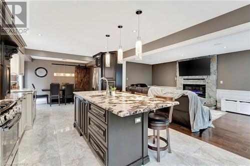 14 Federal Street, Stoney Creek, ON - Indoor Photo Showing Kitchen With Upgraded Kitchen