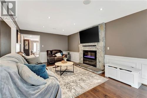 14 Federal Street, Stoney Creek, ON - Indoor Photo Showing Living Room With Fireplace