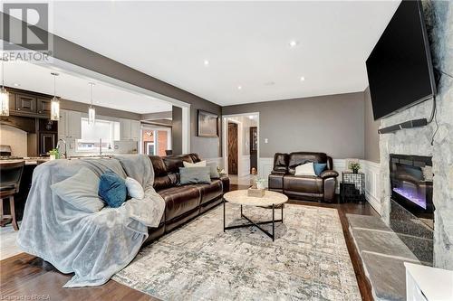 14 Federal Street, Stoney Creek, ON - Indoor Photo Showing Living Room