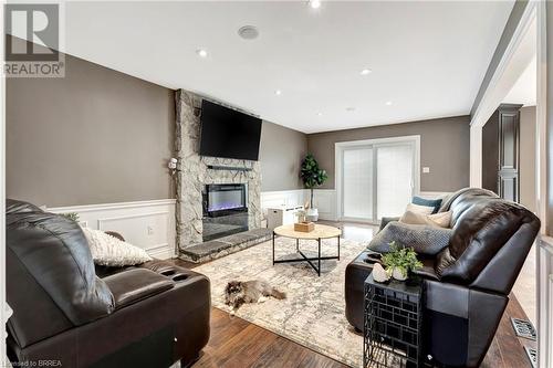 14 Federal Street, Stoney Creek, ON - Indoor Photo Showing Living Room With Fireplace