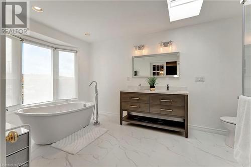 14 Federal Street, Stoney Creek, ON - Indoor Photo Showing Bathroom