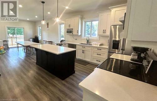 165 Gordon Street, Bothwell, ON - Indoor Photo Showing Kitchen With Upgraded Kitchen