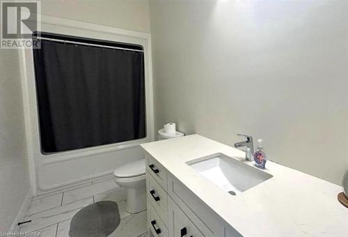 165 Gordon Street, Bothwell, ON - Indoor Photo Showing Bathroom