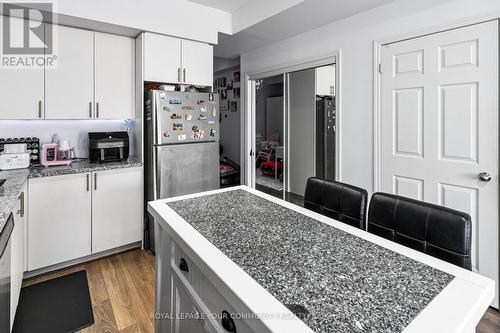 219 - 510 Kingbird Grove, Toronto, ON - Indoor Photo Showing Kitchen